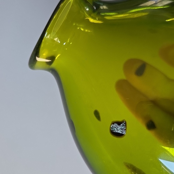 Sharon Fujimoto Handblown Sign Art Green Glass Flakes Bud Vase Vintage Japanese - Picture 10 of 13